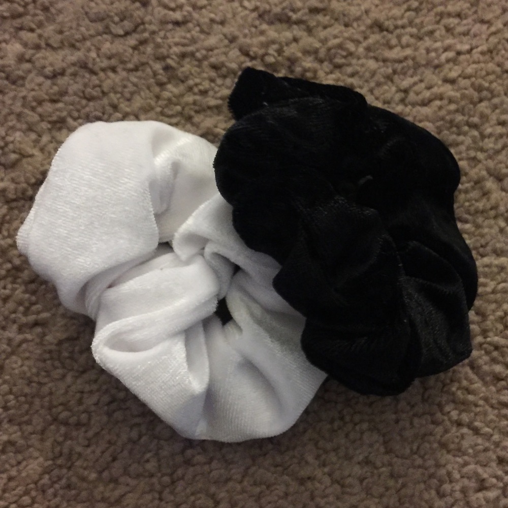 NWOTS velvet hair scrunchies